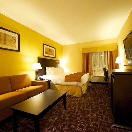Days Inn & Suites By Wyndham Winnipeg Airport Manitoba Екстериор снимка