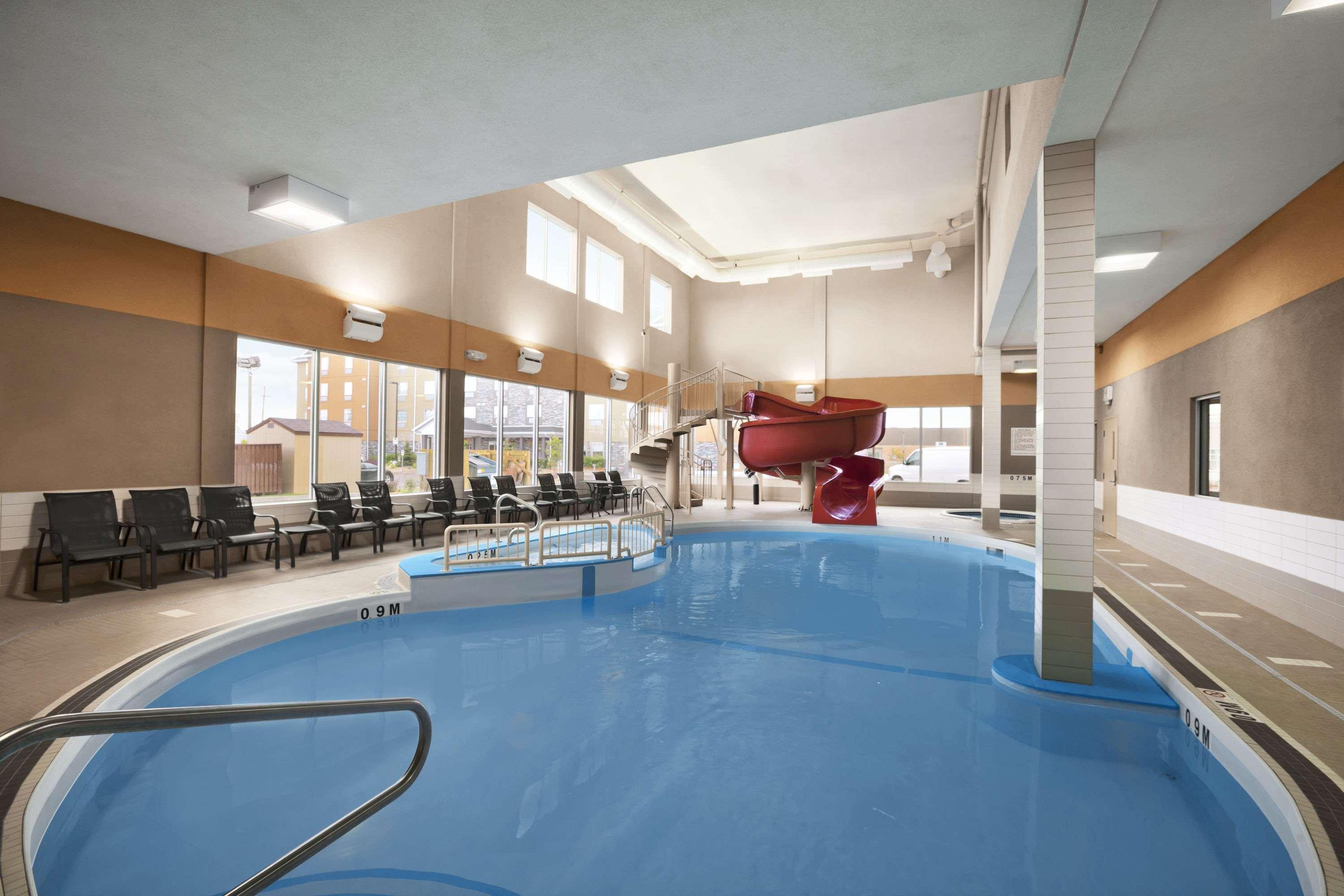Days Inn & Suites By Wyndham Winnipeg Airport Manitoba Екстериор снимка
