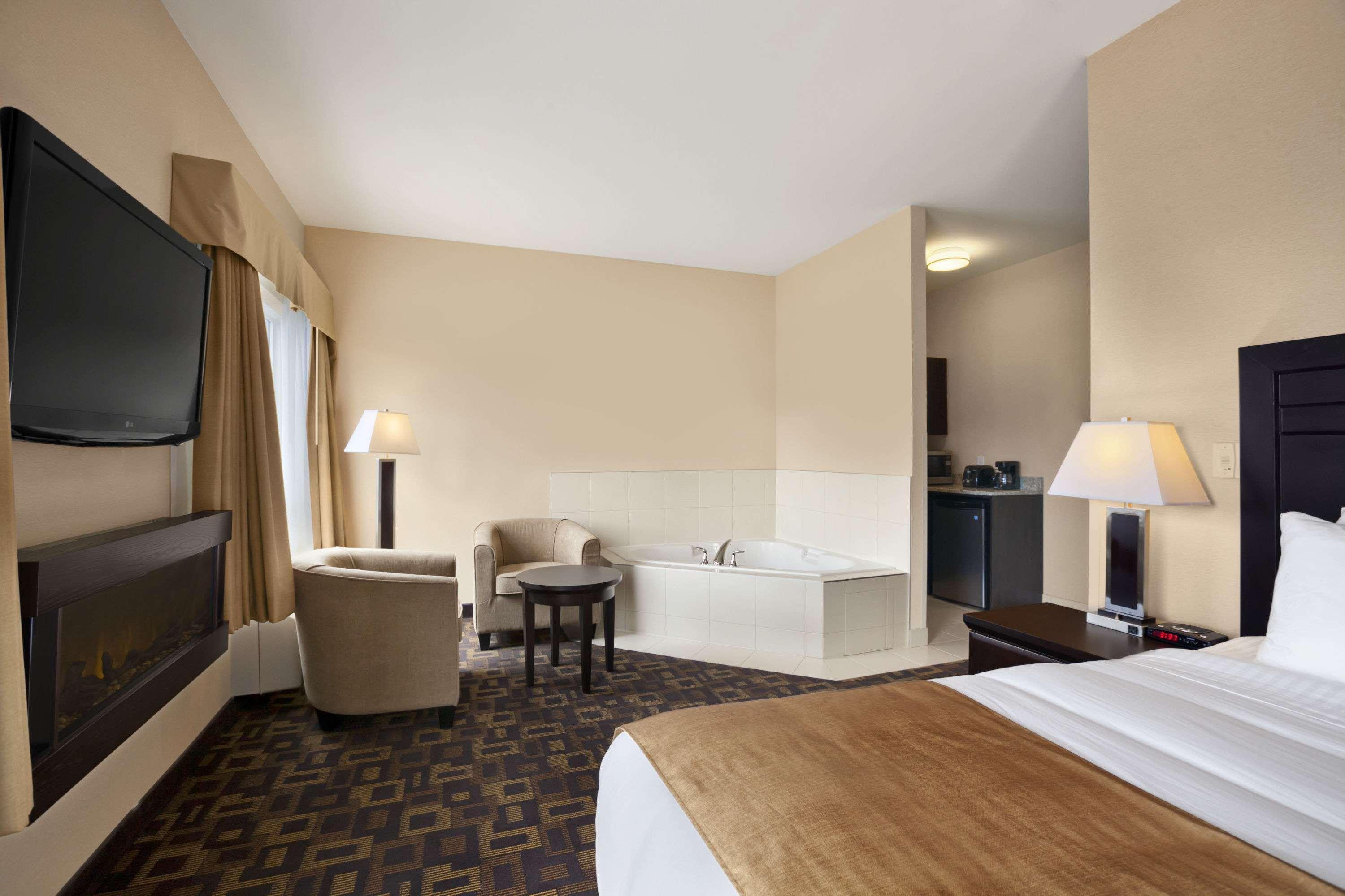 Days Inn & Suites By Wyndham Winnipeg Airport Manitoba Екстериор снимка