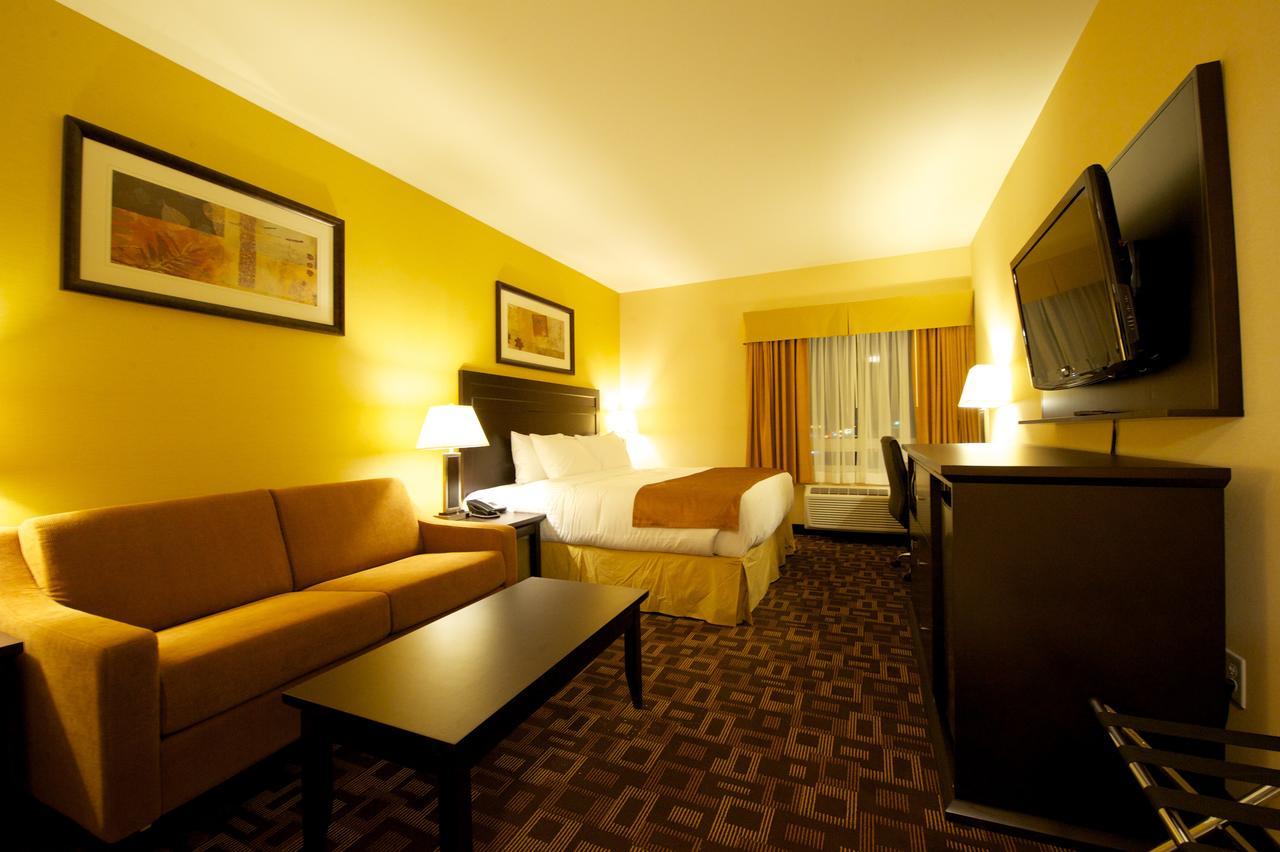Days Inn & Suites By Wyndham Winnipeg Airport Manitoba Екстериор снимка