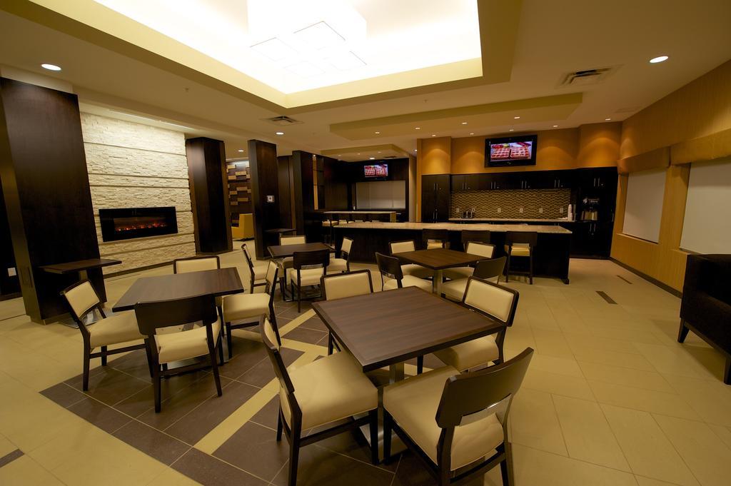 Days Inn & Suites By Wyndham Winnipeg Airport Manitoba Екстериор снимка