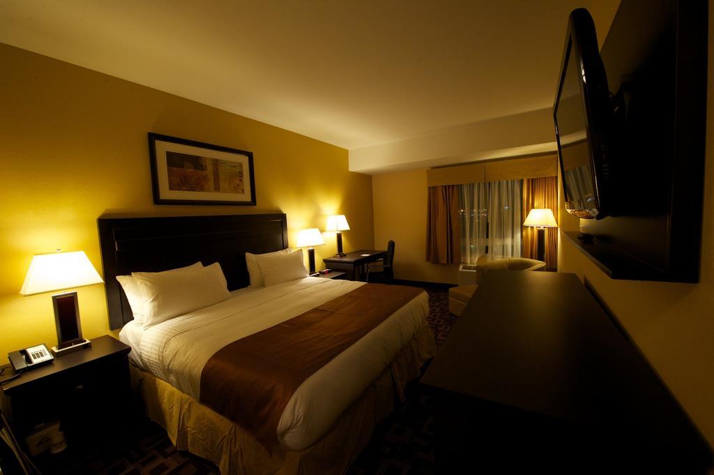 Days Inn & Suites By Wyndham Winnipeg Airport Manitoba Екстериор снимка