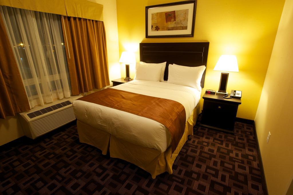 Days Inn & Suites By Wyndham Winnipeg Airport Manitoba Екстериор снимка