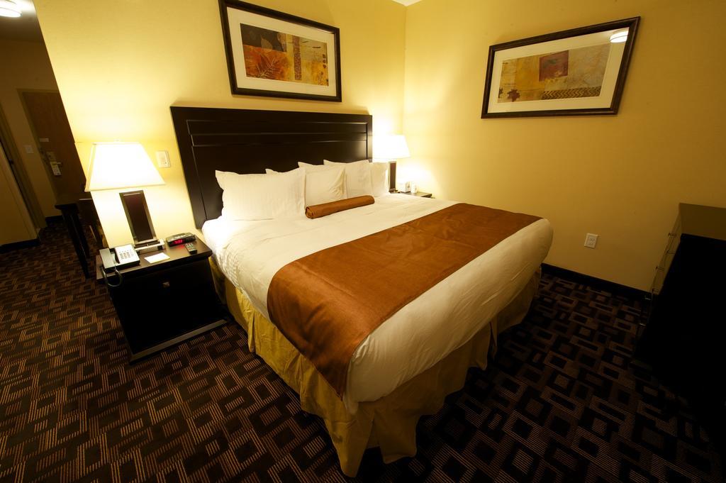 Days Inn & Suites By Wyndham Winnipeg Airport Manitoba Екстериор снимка