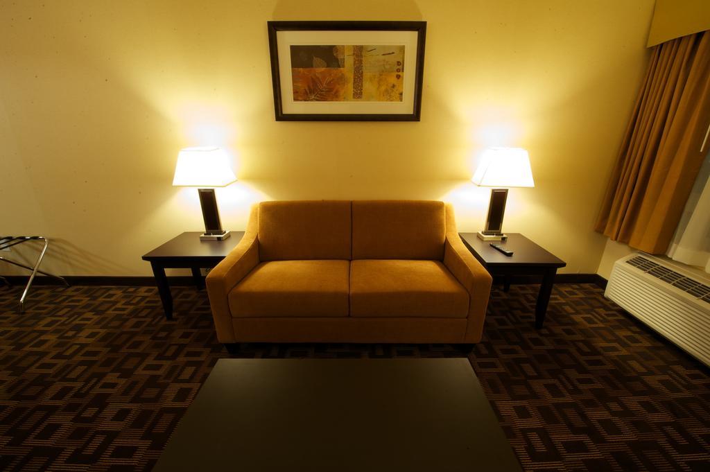 Days Inn & Suites By Wyndham Winnipeg Airport Manitoba Екстериор снимка