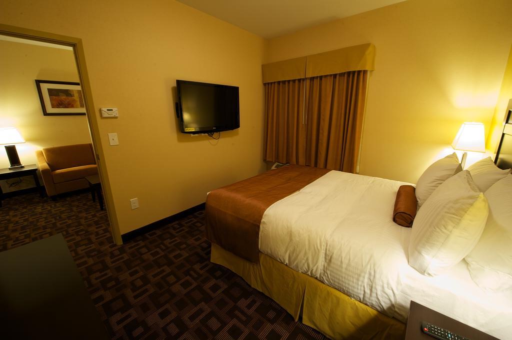 Days Inn & Suites By Wyndham Winnipeg Airport Manitoba Екстериор снимка