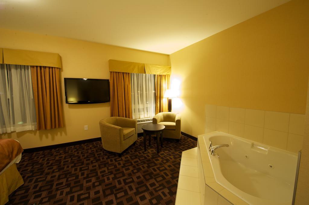 Days Inn & Suites By Wyndham Winnipeg Airport Manitoba Екстериор снимка